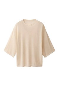 Jasno-beżowy, oversize t-shirt z krótkimi rękawami, okrągłym dekoltem i miękką, teksturowaną tkaniną. Prosty design bez widocznych wzorów czy akcentów.