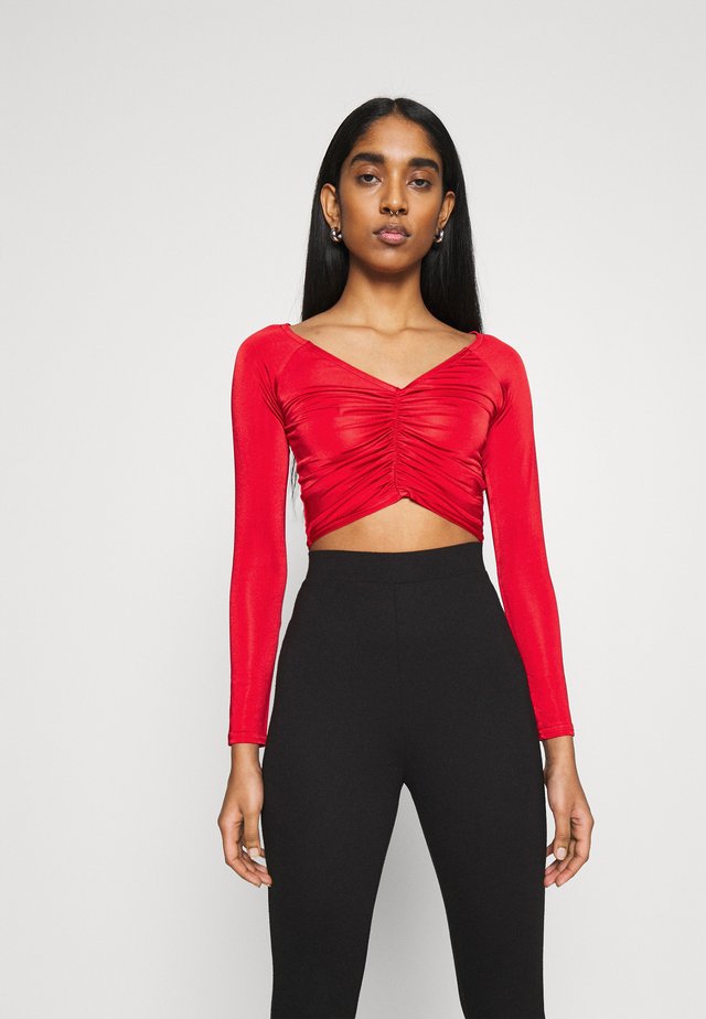 RUCHED FRONT BARDOT CROP - T-shirt à manches longues - bright red