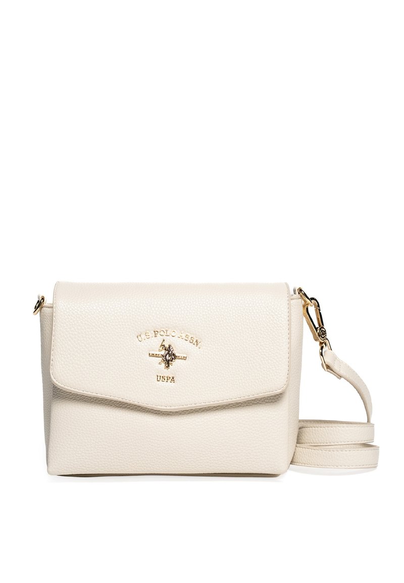 Krémová kožená crossbody taška s texturovaným povrchem, zlatými kovovými prvky, magnetickým uzávěrem a embosovanou logem na přední straně.