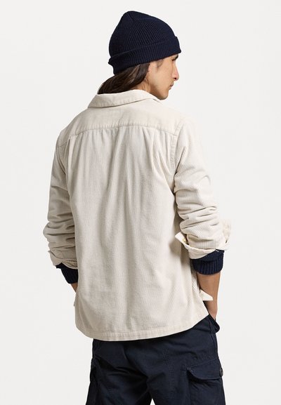 Polo Ralph Lauren CLASSIC FIT CORDUROY CAMP SHIRT - Skjorte - antique cream