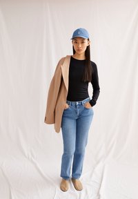 Thumbnail Image 6