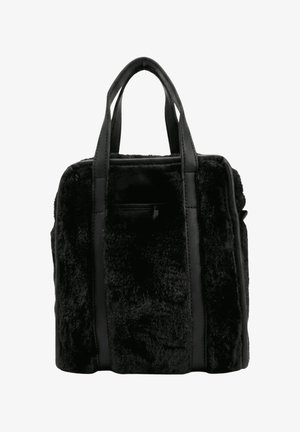 Bolso tote de piel sintética negra con dos asas resistentes y un bolsillo frontal con cremallera, con una superficie suave y texturizada.