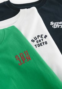 Superdry & Co REGULAR FIT - PRINTED LOGO 3 PACK - Trükipildiga T-särk - green white