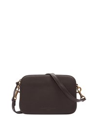 Borsa a tracolla in pelle marrone scuro con forma rettangolare, tracolla regolabile e dettagli in metallo dorato. Presenta un logo in rilievo discreto.