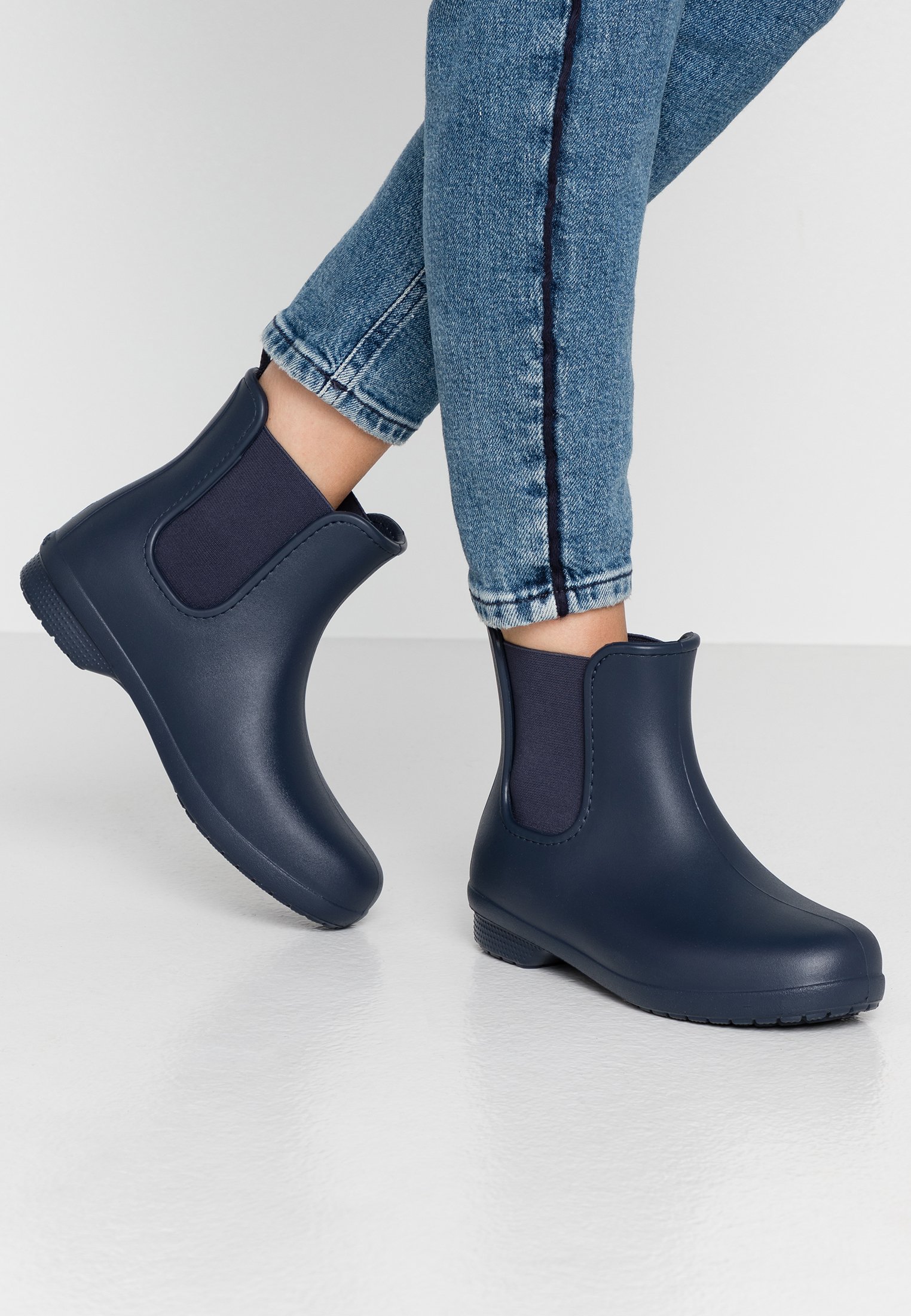 crocs chelsea boot
