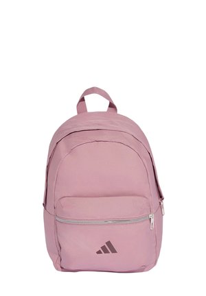 Mochila rosa clara con un bolsillo frontal con cremallera y el logo de Adidas, con una asa superior para transportar y correas acolchadas para los hombros.