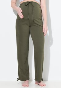 Olivově zelené, měkké kalhoty ze tkaniny s vysokým elastickým pasem, stahovací šňůrkou, bočními kapsami a nastavitelnými tkanicemi na lemu.