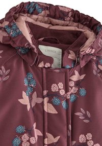 Bordeauxhættejakke med blomster mønster i blå og pink, med en blød inderforing og justerbar krave. Mærkeskilt synligt indeni.