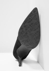 Brenda Zaro Lodičky na vysokém podpatku - black