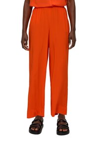 s.Oliver Spodnie materiałowe