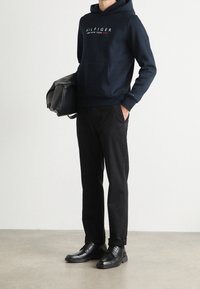 Tommy Hilfiger Jersey con capucha - dark blue
