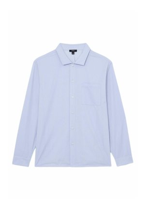 Šviesiai mėlyna ilgomis rankovėmis marškiniai su plonomis baltomis vertikaliomis juostelėmis ir vienu krūtinės kišenėle, išdėstyti plokščiai ant balto fono.