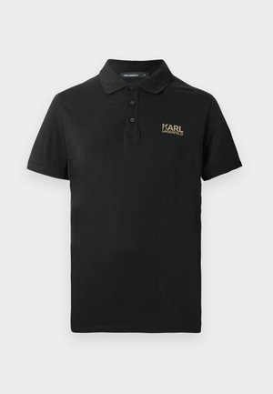 Polo negro de manga corta con tres botones y el logotipo de "KARL LAGERFELD" en dorado en el lado izquierdo del pecho.
