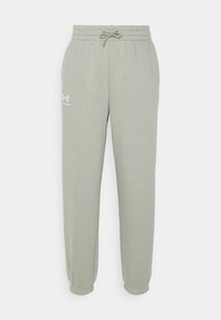 Ljusgröna sweatpants med elastisk midja, dragsko och ribbade manschetter; har en vit logotyp på vänster lår.