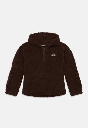 Donkerbruine fleece trui met capuchon, kwart rits aan de voorkant, lange mouwen, kangoeroezak en klein wit ellesse-logo op de linkerborst.