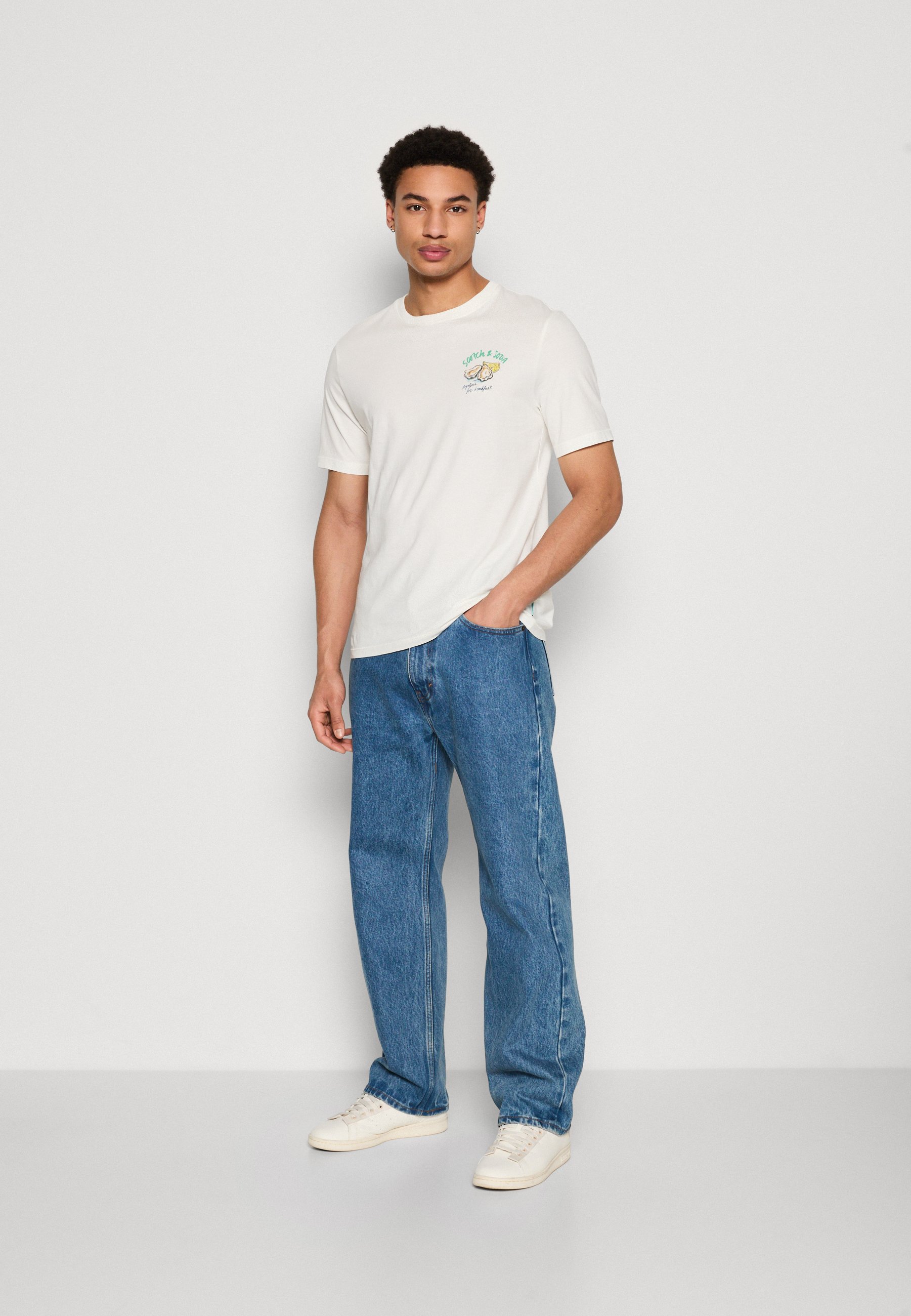 “Scotch & Soda”フロントアートワークTシャツ Beige Scotch & Soda FRONT BACK ARTWORK - T-shirt con stampa - off
