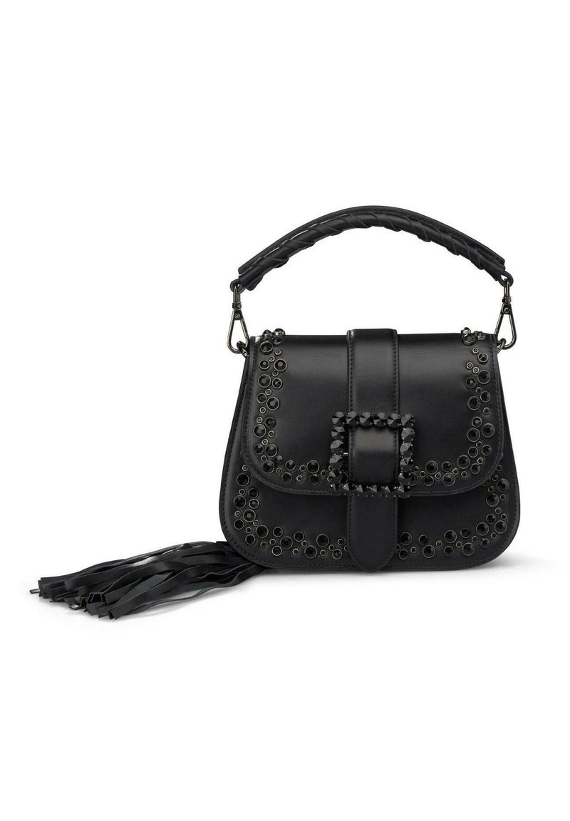 Zwarte leren handtas met decoratieve studs, een gevlochten handvat aan de bovenkant en een franjerand aan de onderkant. Rechthoekige vorm met een klepsluiting.