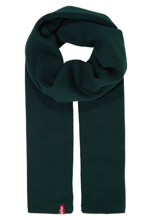 Ciemnozielony, dziergany szalik złożony w pętlę, z małą czerwoną metką Levi's na jednym końcu, na białym tle.