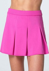 Falda patinadora rosa brillante con una cinturilla acanalada y diseño plisado, hecha de un material ligero con una textura suave.