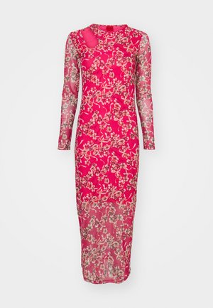 Garšs, caurspīdīgs rozā kleita ar ziedu rakstu. Iespējas garas piedurknes, augsta apkakle un sānu izgriezums. Plūstošs audums ar šauru siluetu.