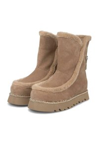 Bottines en suede beige avec garniture en fausse fourrure, un bout arrondi, ornées d'accents en strass sur la semelle extérieure, et une semelle en caoutchouc texturée.