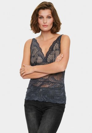 Camisole en dentelle bleu marine foncé, avec un col en V et des motifs floraux. Design semi-transparent avec un ourlet festonné et des détails en dentelle texturée.