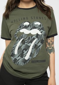 Paradiso Clothing THE ROLLING STONES BLACK & WHITE TONGUE RINGER - Print T-shirt - green