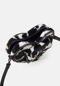 Dr. Martens HEART UNISEX - Umhängetasche - black/white