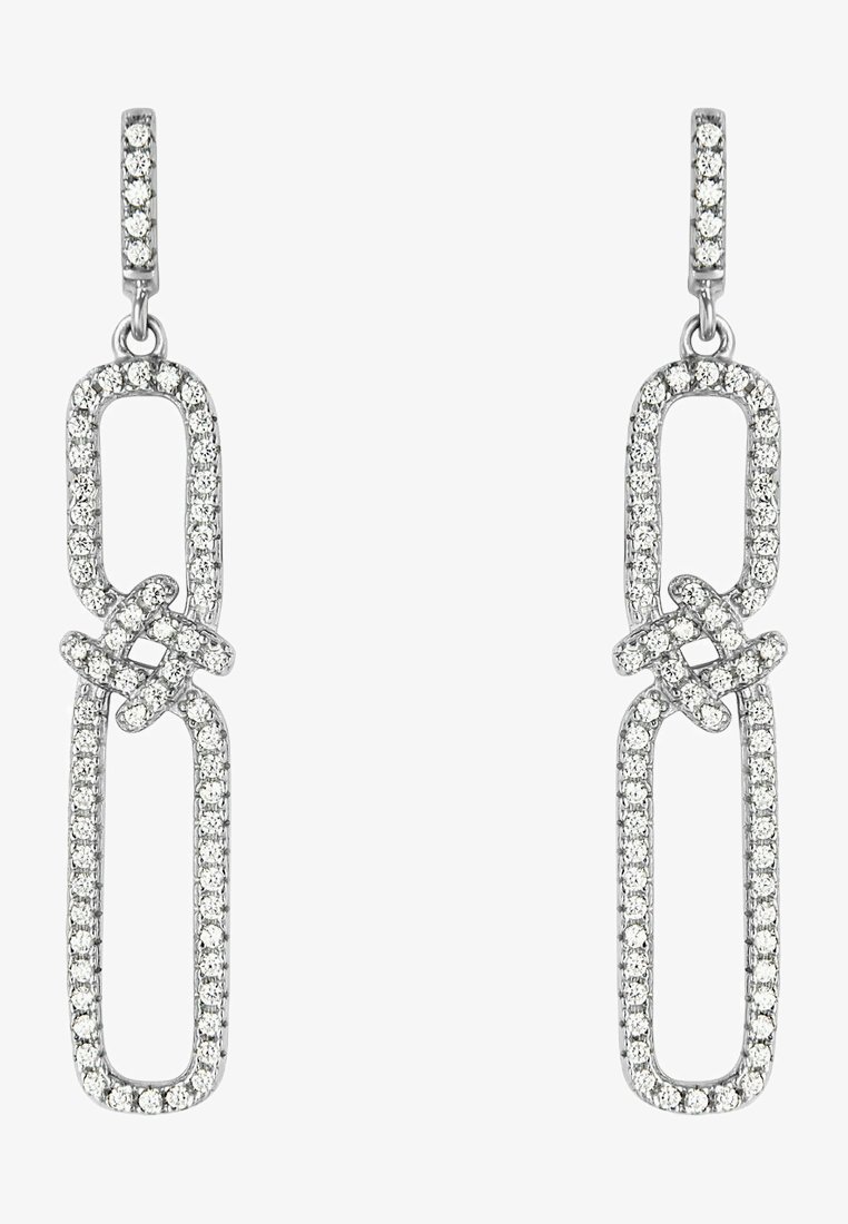 Boucles d'oreilles pendantes en argent, présentant des formes rectangulaires entrelacées, ornées de pierres claires et scintillantes le long des bords.
