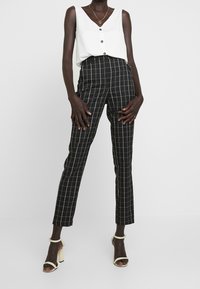 Vero Moda Tall Tygbyxor - black