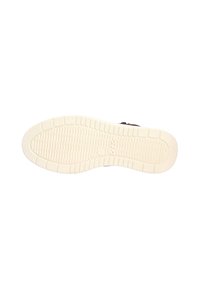 Zool van een donkergekleurde sneaker met een witte rubberen buitenzool die een textuur met gegroefde patronen vertoont voor grip en het merkteken dicht bij het midden.