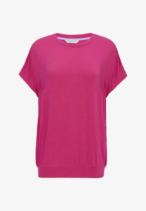 Blusa rosa acceso a maniche corte con scollo rotondo e vita aderente, mostrata su uno sfondo bianco semplice.