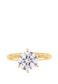 Anello d'oro con una pietra centrale in diamante brillante taglio rotondo, sostenuta da sei griffe, e una fascia liscia e lucida.