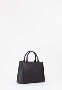 Borsa a tracolla nera in pelle con doppi manici, forma rettangolare, texture liscia e design minimalista. Nessun hardware o motivo visibile.