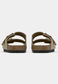 Pier One LEATHER UNISEX - Papucsszandálok - beige