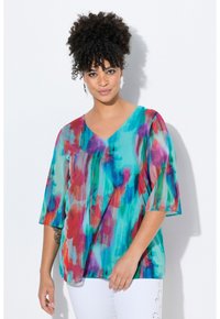 Blusa trasparente e multicolore con scollatura a V e maniche ampie e morbide. I colori predominanti sono turchese, rosa e rosso con motivi astratti.