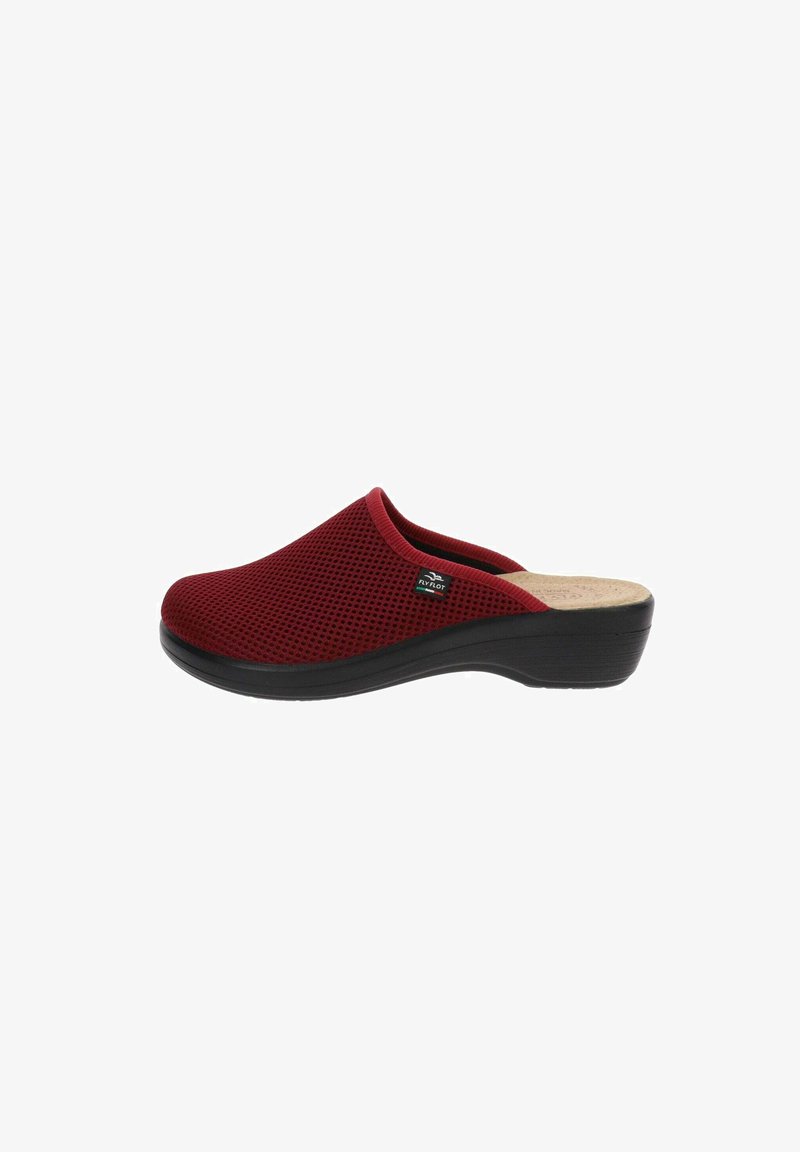 Zoccolo rosso in rete slip-on con suola nera, caratterizzato da un design con tacco basso e una parte superiore traspirante, dettagliato con una superficie testurizzata e un'etichetta con logo.