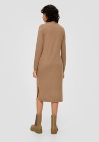 s.Oliver MIDI MIX - Strickkleid - sandstein