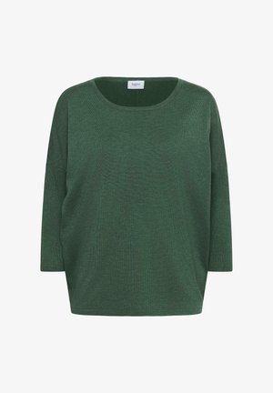 Pulover verde, lejer, cu mâneci trei sferturi, decolteu rotund, textură rib, și un model subtil de tricotaj. Eticheta de marcă este vizibilă.