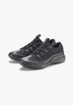 Schwarze Sportschuhe aus synthetischem Leder und Mesh, mit strukturiertem Finish, Schnürverschluss und runder Zehenpartie.