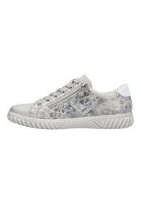 Zapatilla plateada con patrón floral, acabados suaves y texturizados, detalles de cremallera de metal y acento blanco en el talón. Suela de goma.
