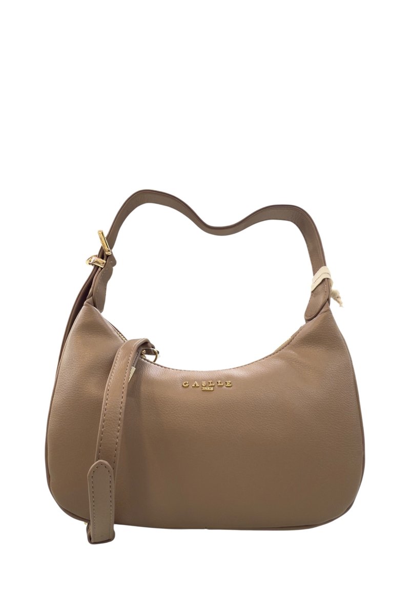 Borsa a tracolla in pelle beige con forma curva, dotata di una tracolla corta e logo del brand in tono oro. Texture liscia e design minimalista.