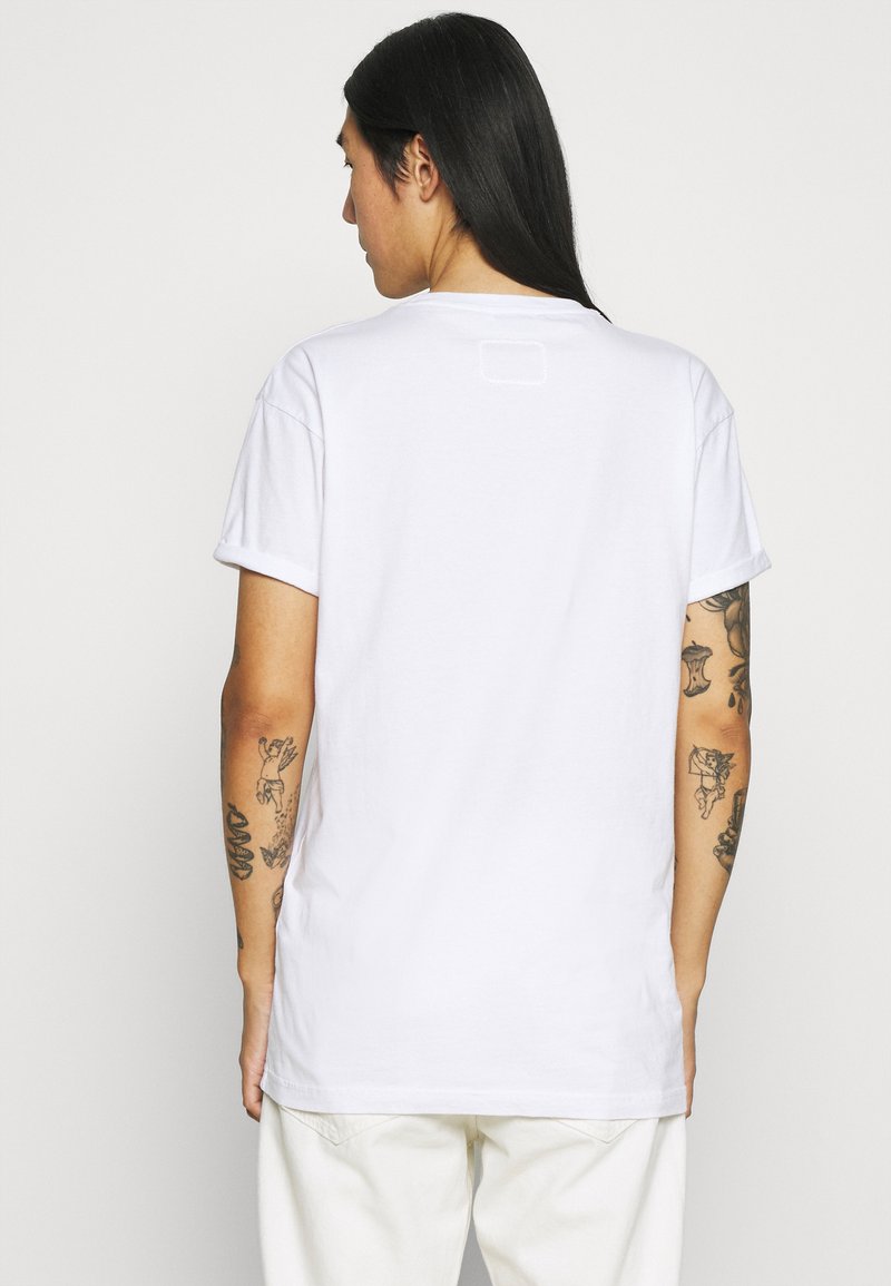 Herren T-Shirts basic | YOUNG POETS SOCIETY ZANDER T-Shirt basic white/weiß - BI82821 Herren T-Shirts basic | YOUNG POETS SOCIETY ZANDER T-Shirt basic white/weiß - BI82821