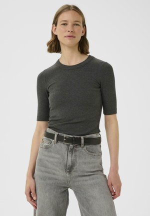 - T-shirt basic