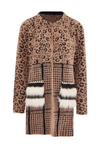 Cardigan cu imprimeu leopard în bej și negru, cu o tricotare texturată, pietre decorative și buzunare din blană artificială în contrast cu accente negre.