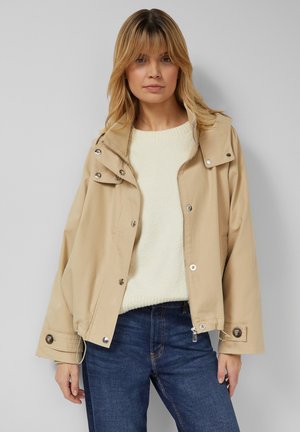 - Kurtka przejściowa