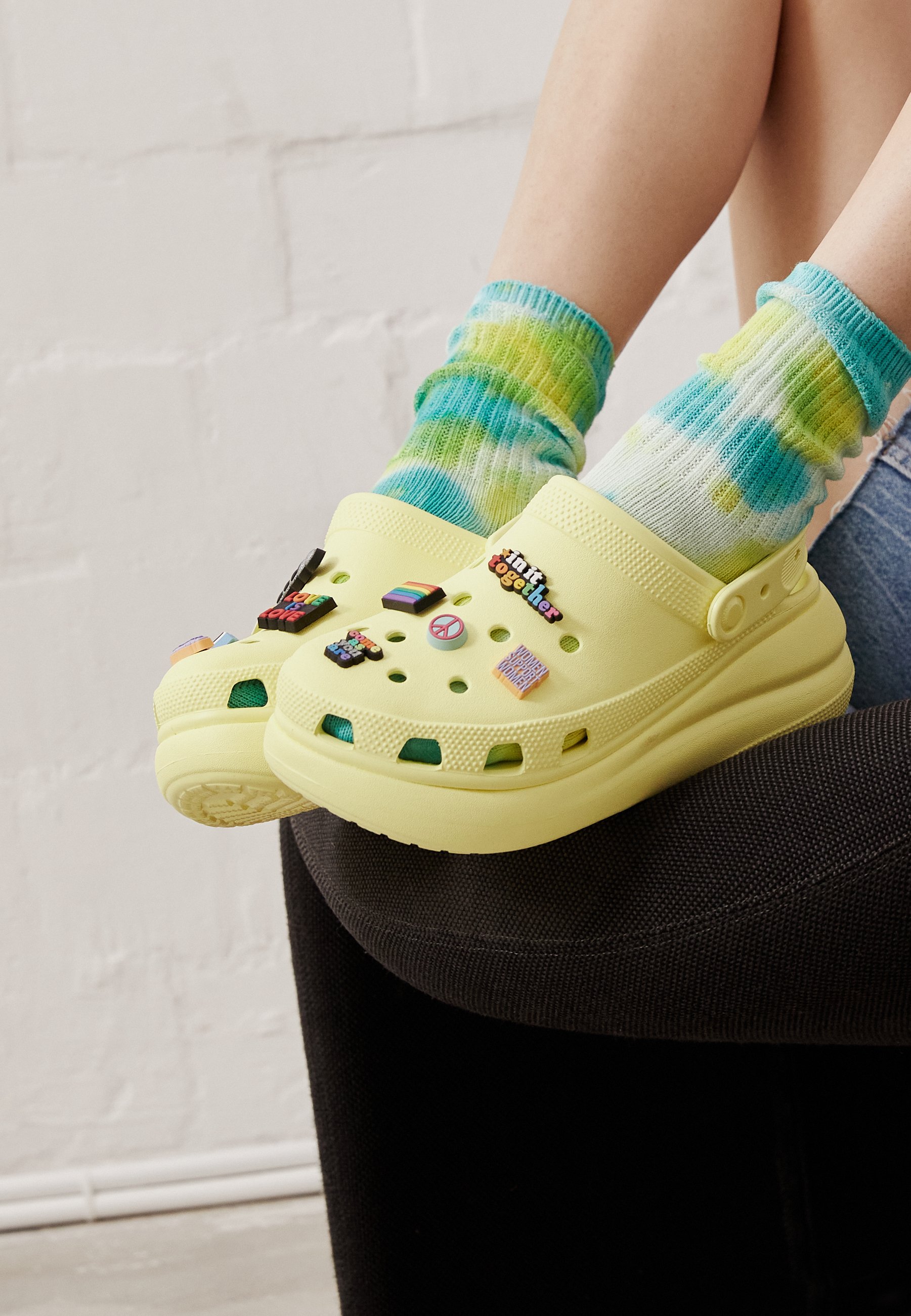 Crocs Crocs x Zalando: The Classic Crush - Muiltjes - Pride Pack /  Sulphur/geel - Zalando.nl