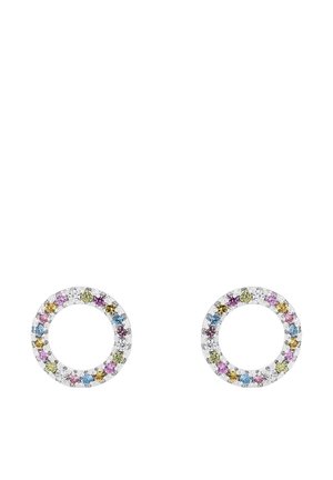 Runde Creolen-Ohrringe, besetzt mit kleinen, mehrfarbigen Edelsteinen in einem silbernen Metallrahmen.