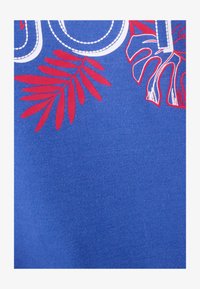 Seleccionado, Blue foliage