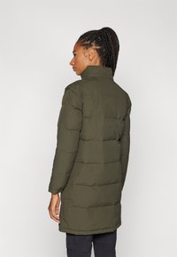 Patagonia DOWNDRIFT PARKA - Páperový kabát - pine needle green